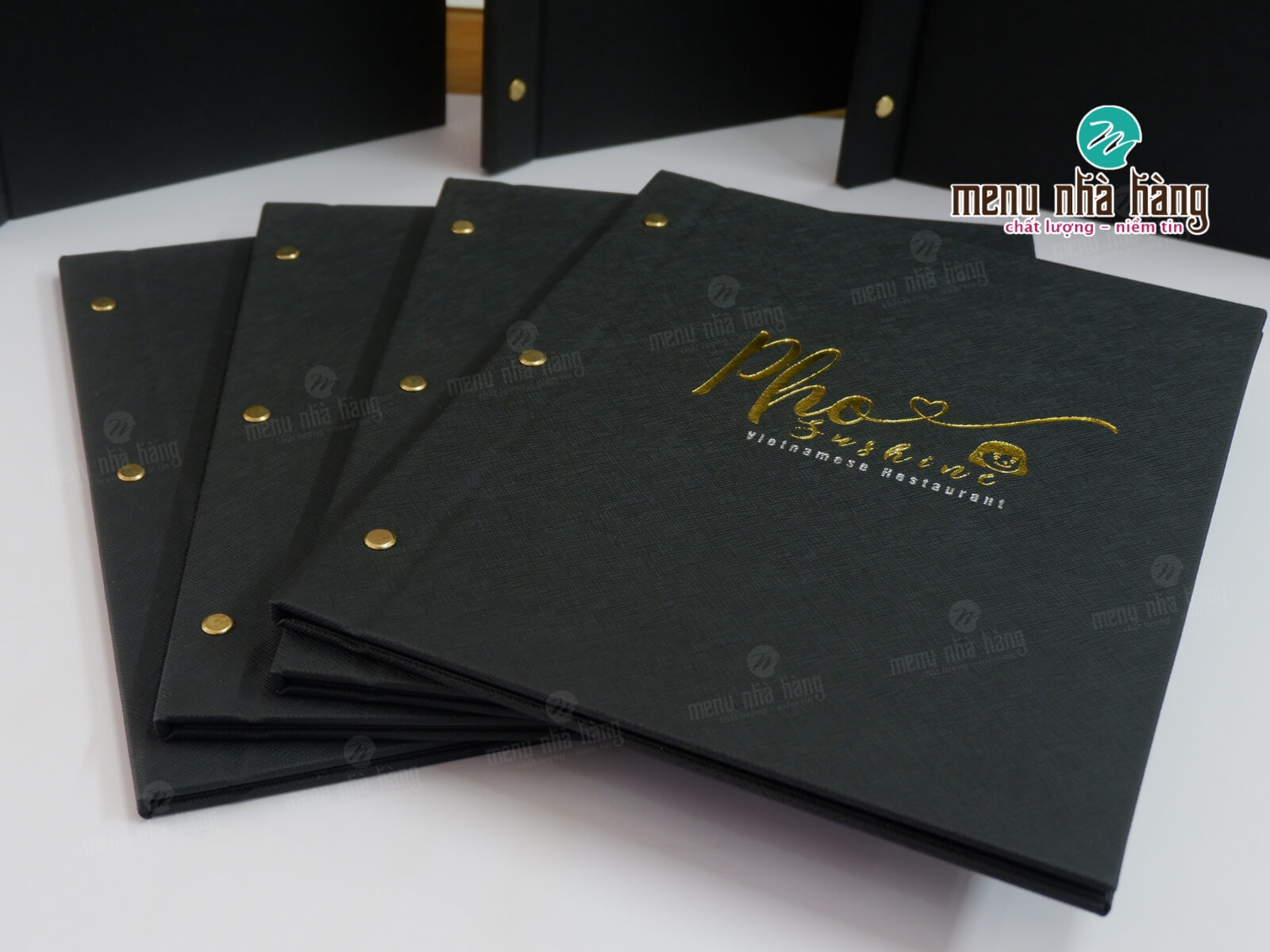 Mẫu in menu bằng bìa da bền, đẹp, chống nước