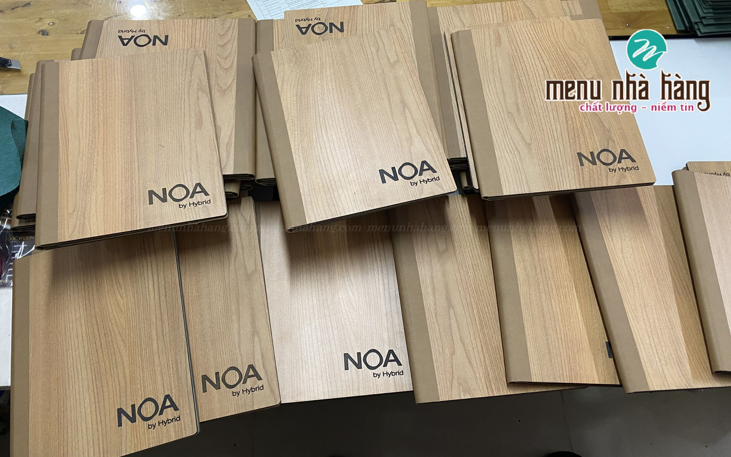 Bộ menu bằng bìa gỗ NOA