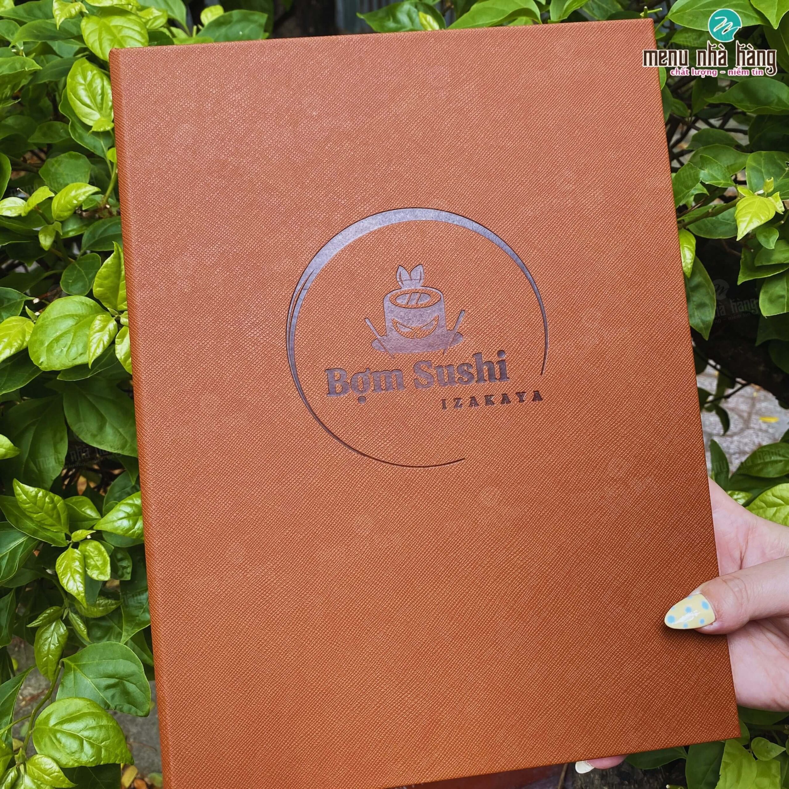 Mẫu menu da logo dập chìm