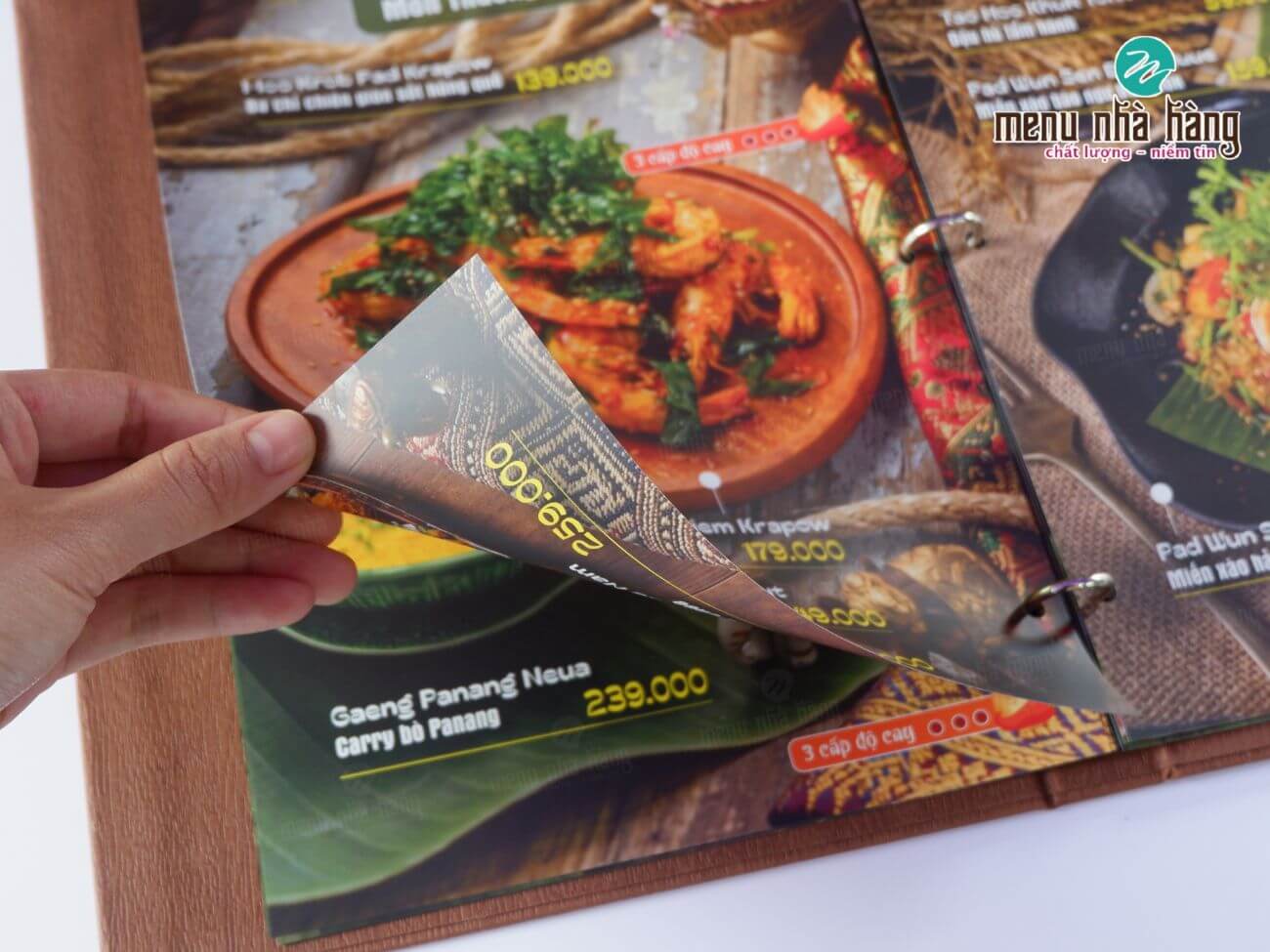 Bảng giá in menu nhựa
