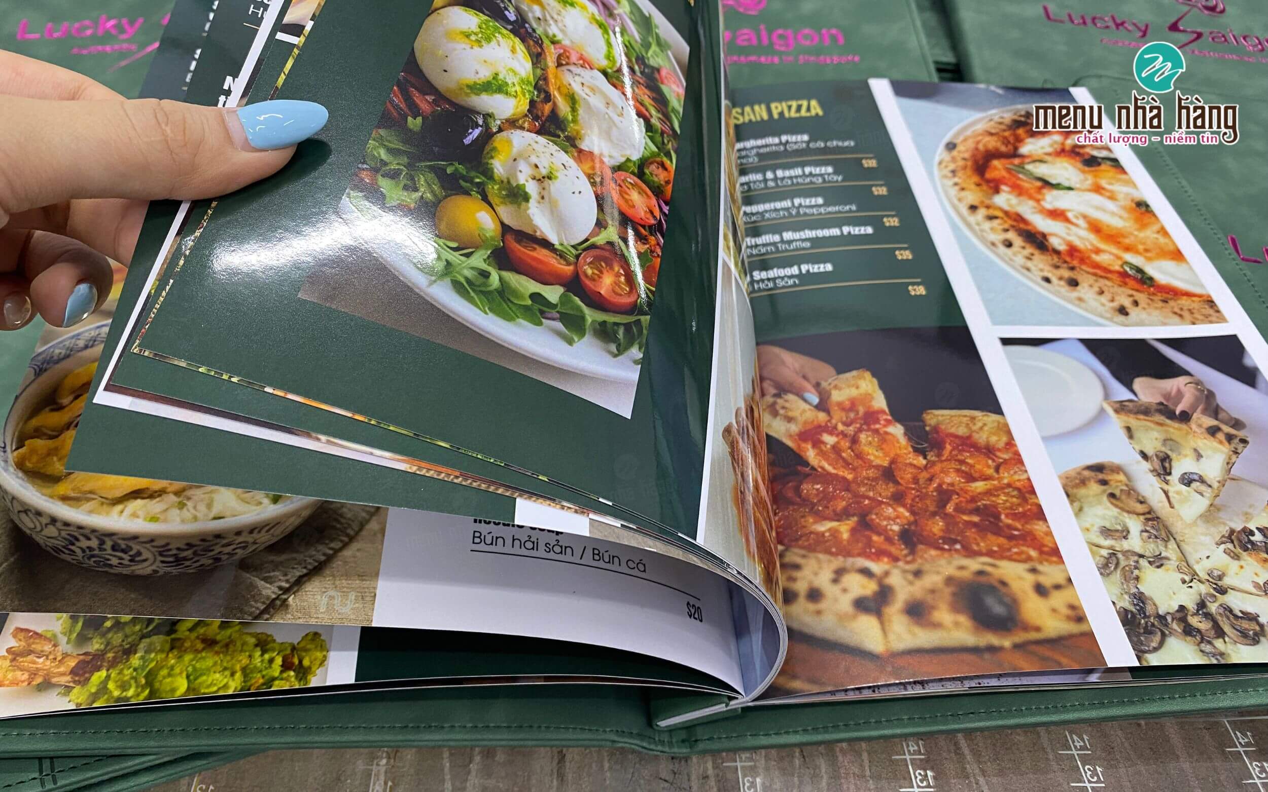 Mẫu menu ép kim nhà hàng Lucky Garden